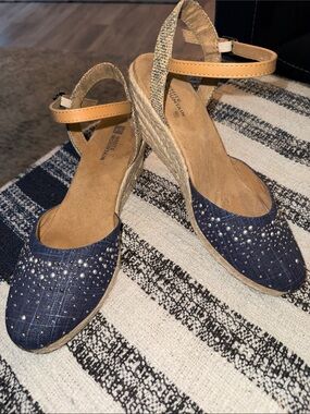 GUC White Mountain denim embellished 2” Wedges sandals beach feminine summer SZ8